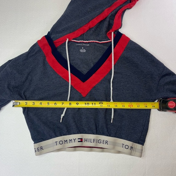 Tommy Hilfiger Cropped Pullover Hoodie Size Medium Vintage A - Picture 8 of 9